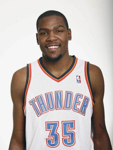 亚冠最新积分战报 成都蓉城上海海港无力赢球 中超三强继续垫底（亚冠积分更新：成都蓉城与上海海港未能取胜，中超三强依旧垫底）