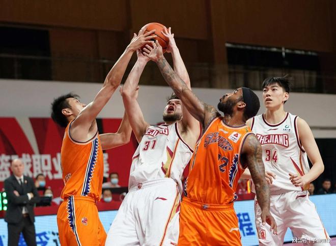 欧冠周最佳球员评选：奥斯梅恩、福登、梅里诺、福布斯（欧冠本周最佳候选：奥斯梅恩、福登、梅里诺、福布斯）