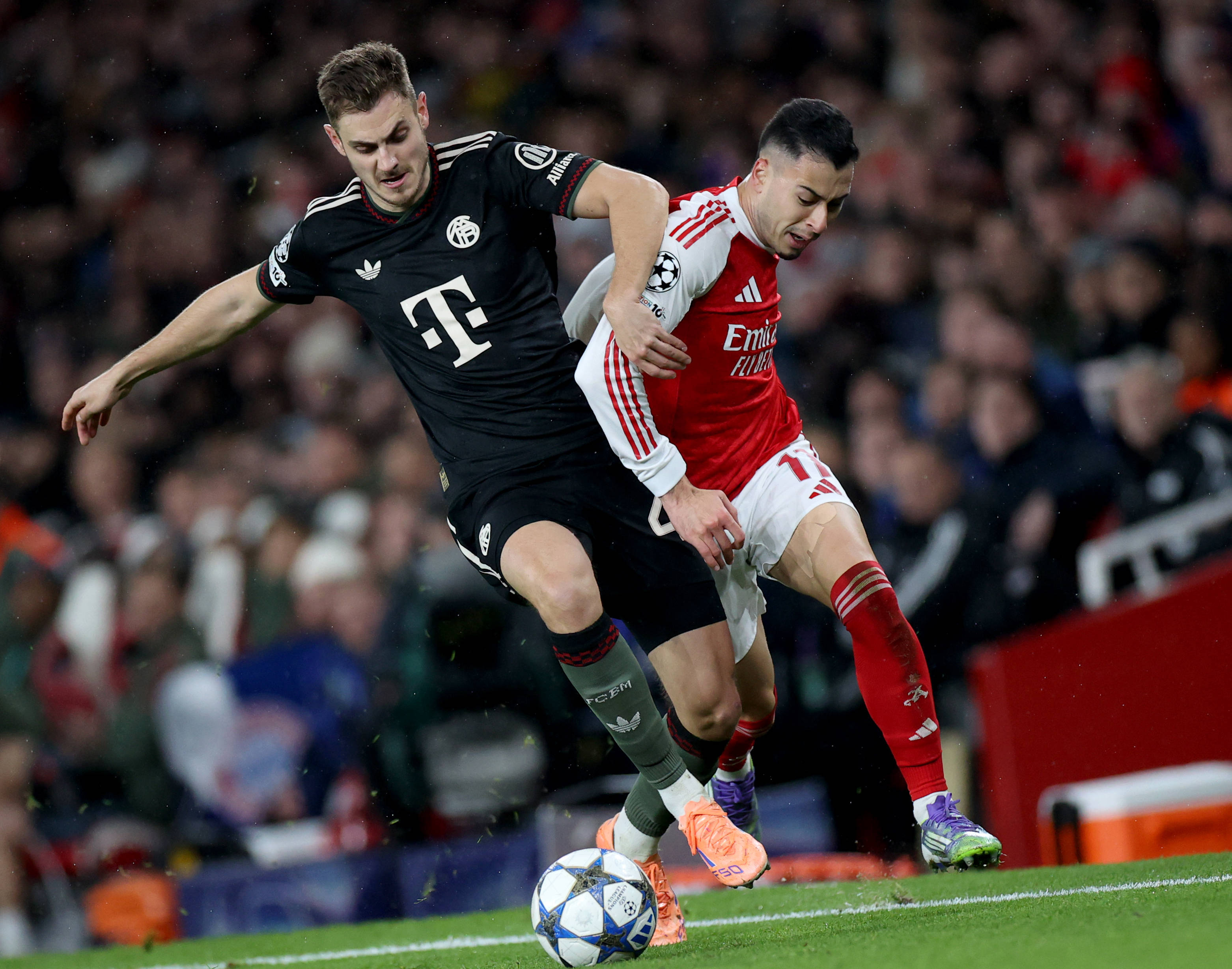 赵丽娜：走了70所学校，女孩踢球屈指可数；想让女孩踢球普及（赵丽娜：走访70所学校见踢球女孩寥寥，盼女足在女孩中普及）