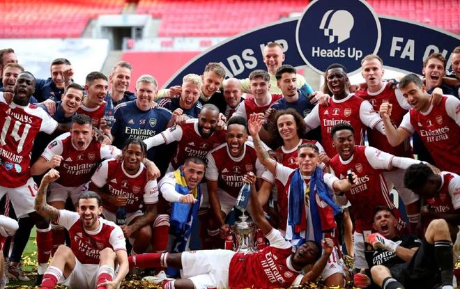 东契奇38+11詹姆斯10分 湖人负太阳7连胜被终结（东契奇砍38+11，詹姆斯仅10分；湖人不敌太阳，七连胜告破）