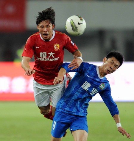 姆巴佩在圣马梅斯闪耀：一记游戏般的进球助力皇马取胜（姆巴佩圣马梅斯高光时刻：一记游戏级神球助皇马取胜）