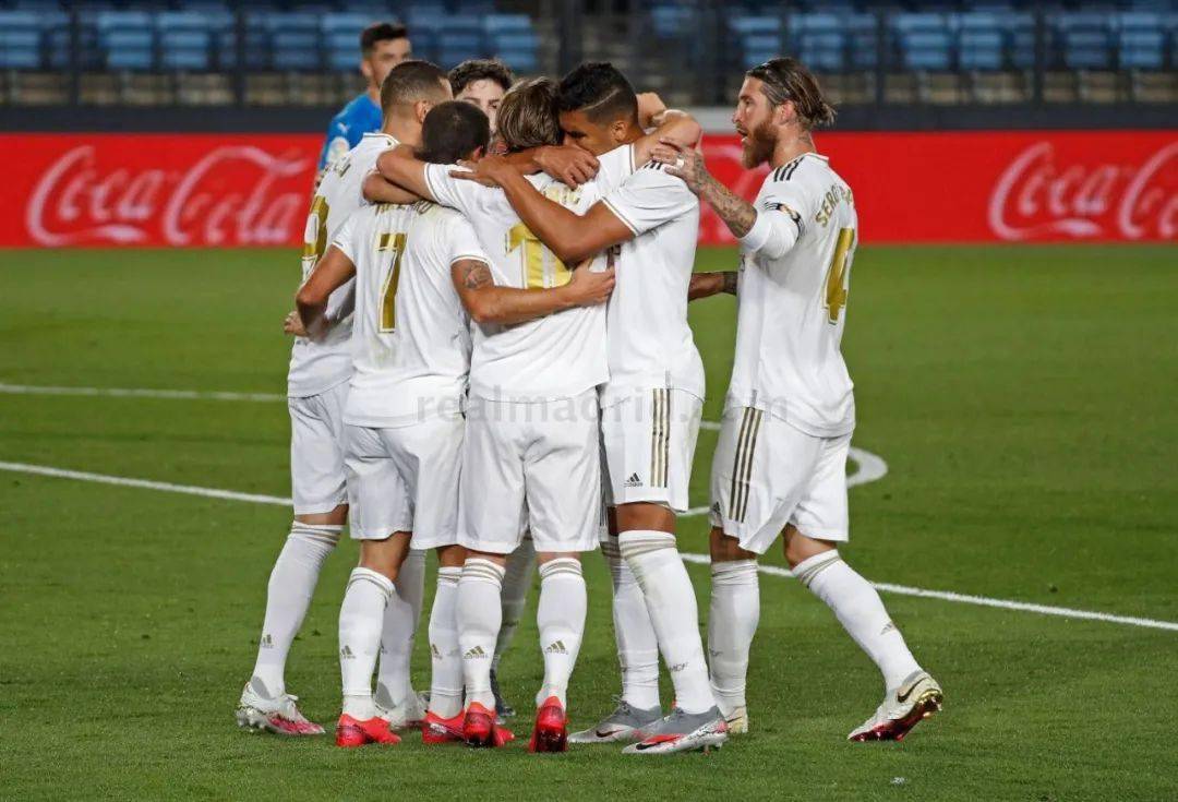 斯卢茨基：这是于汉超生涯最后一场比赛，明年加入申花教练组（斯卢茨基：于汉超完成生涯谢幕战，明年将加入申花教练组）