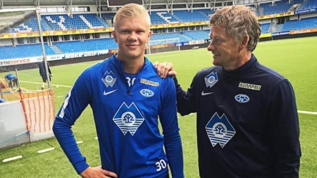 阿贾克斯官方：将彻查燃放烟花的肇事者，并采取适当措施（阿贾克斯官方：将严查违规燃放烟花者并采取后续措施）