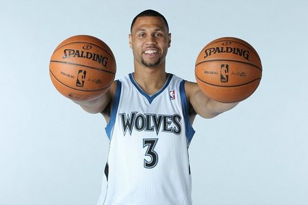 电讯报：对热刺来说签下帕利尼亚比引进吉布斯-怀特更重要（电讯报：热刺更应优先引进帕利尼亚，而非吉布斯-怀特）