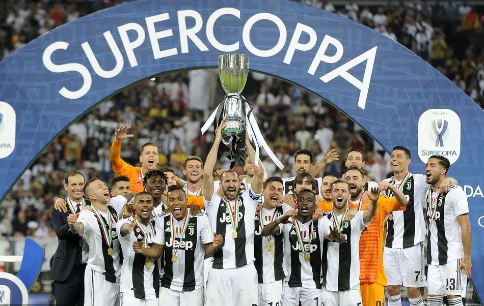 足球曝世界足坛将全面引入AI判罚系统（全球足坛将全面启用AI判罚系统）