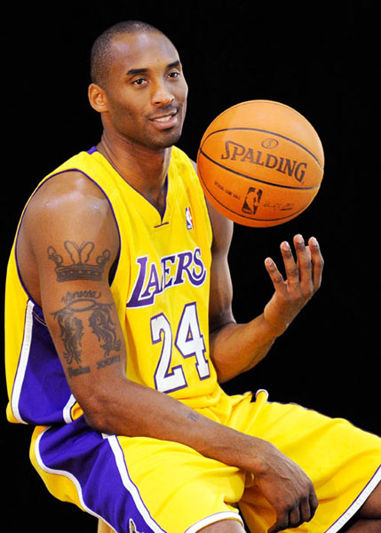 康宁汉姆空砍大三双，8次失误&关键两罚不中背锅（康宁汉姆大三双难救主，8失误+关键两罚不中成背锅点）